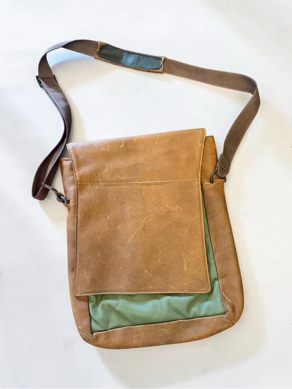 Waterfield Men's Brown Leather Crossbody 17in large Messenger Bag